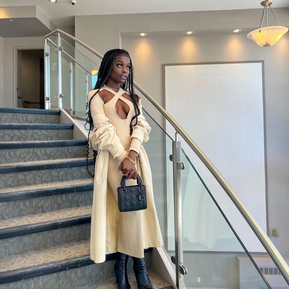 Cream/ beige dress - Picture 2 of 4